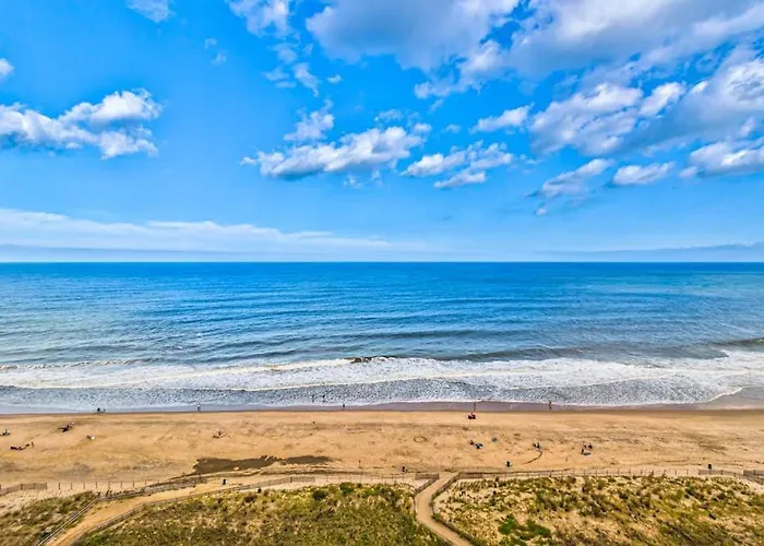 In Great Location With Unparalleled Views Ac Pools Gym & Sauna *